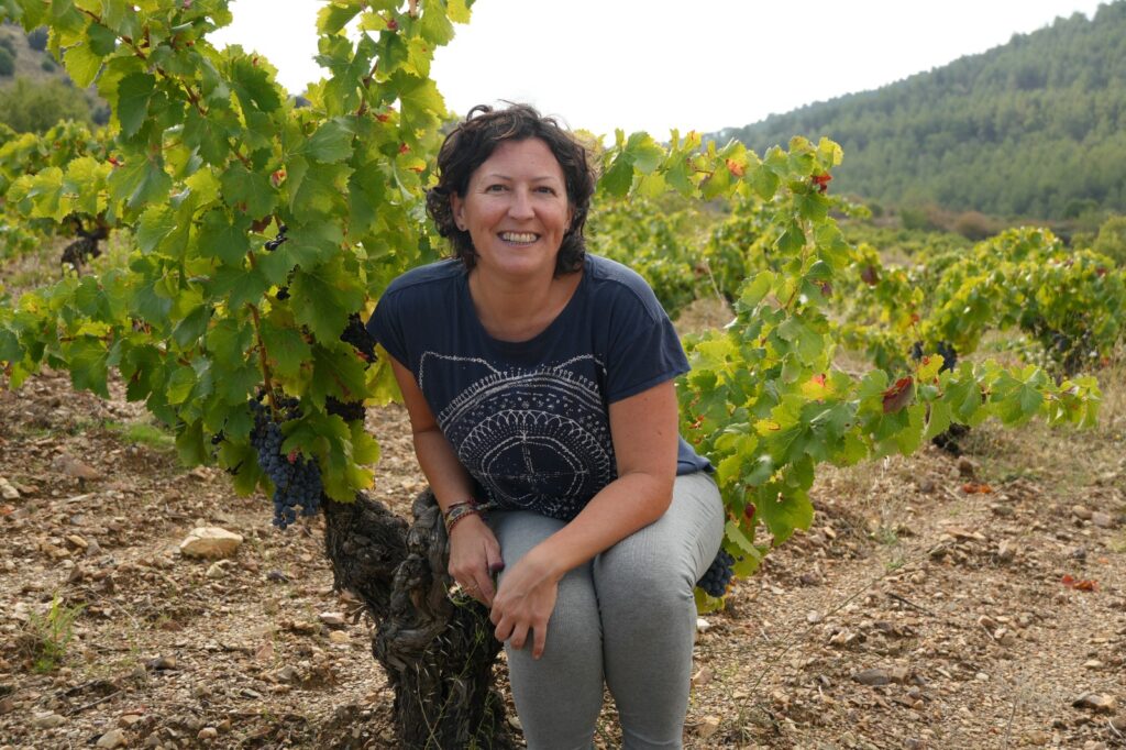 Foto de mujer en las viñas